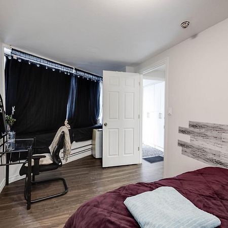 Bright Parkdale Court - Little Portugal W/ Free Parking Appartamento Toronto Esterno foto
