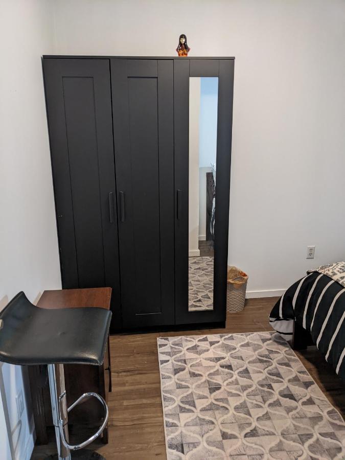 Bright Parkdale Court - Little Portugal W/ Free Parking Appartamento Toronto Esterno foto