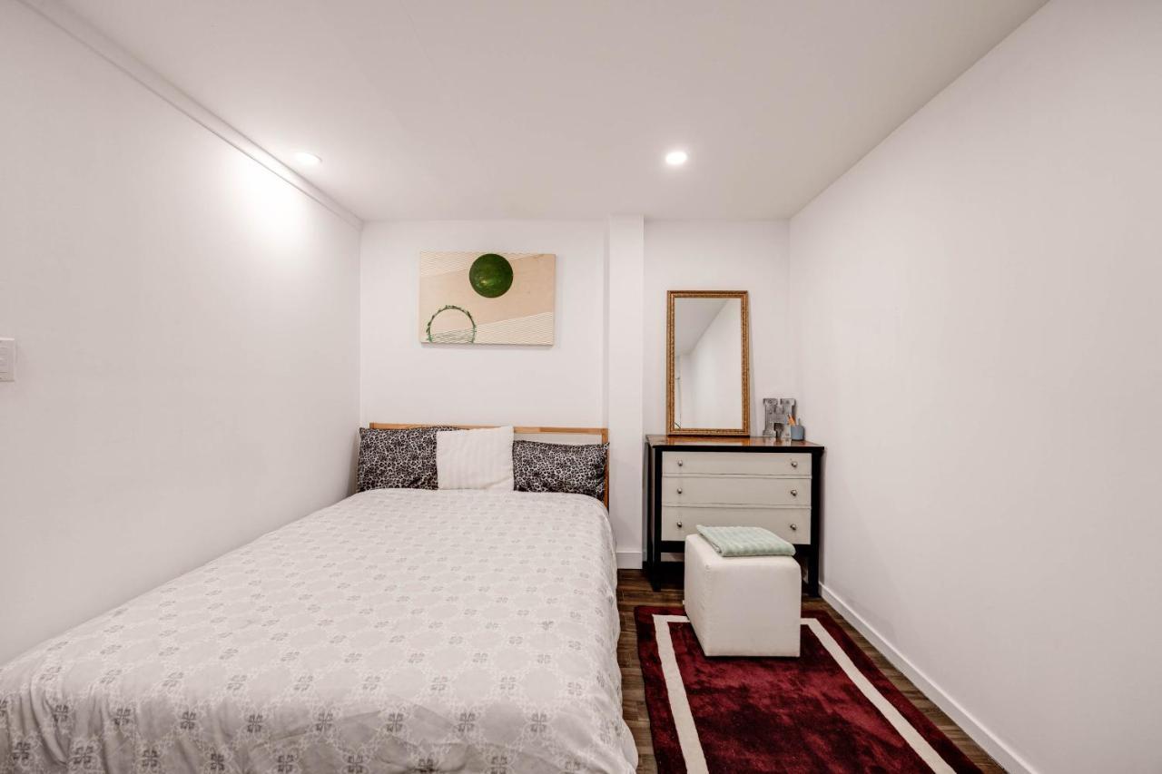 Bright Parkdale Court - Little Portugal W/ Free Parking Appartamento Toronto Esterno foto