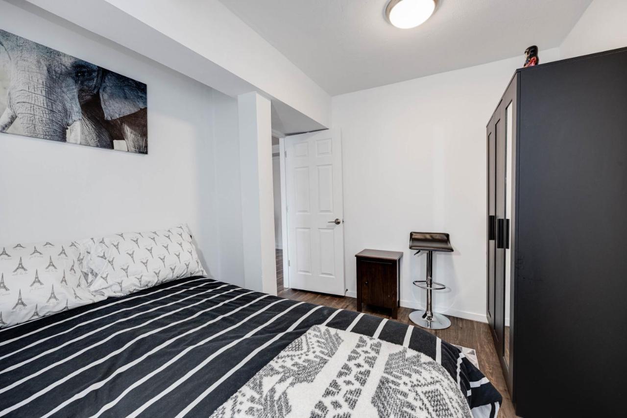 Bright Parkdale Court - Little Portugal W/ Free Parking Appartamento Toronto Esterno foto