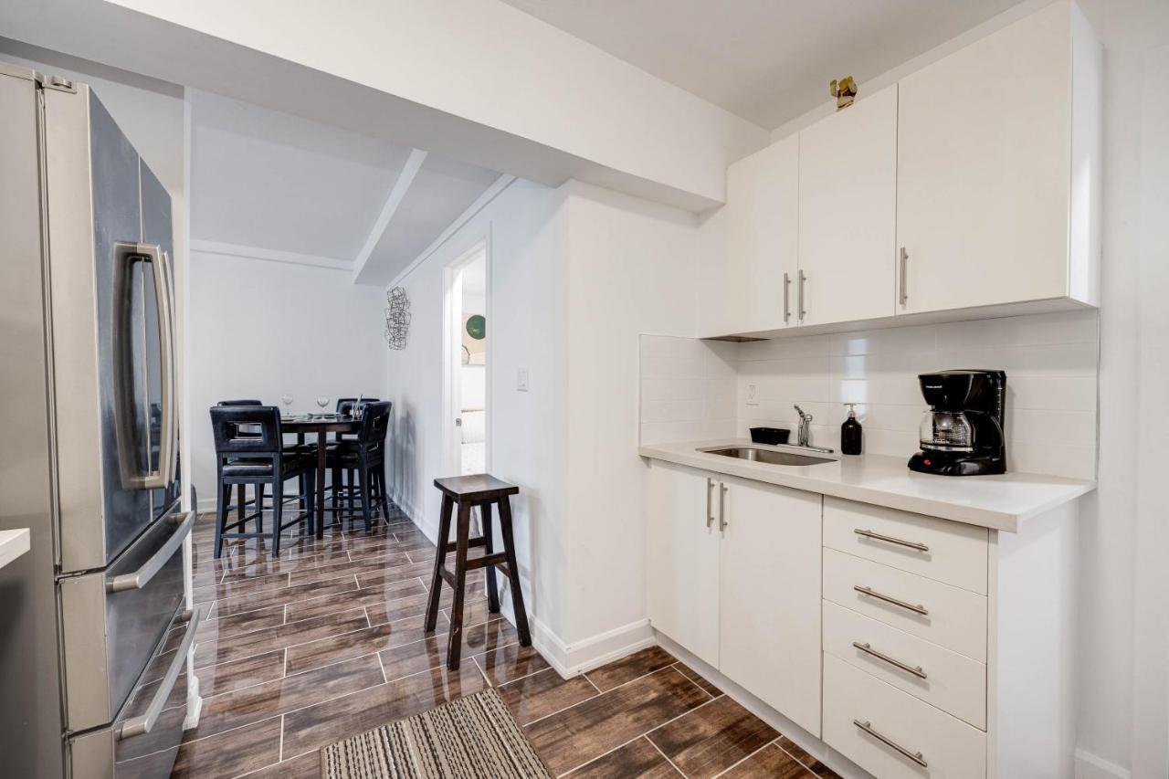 Bright Parkdale Court - Little Portugal W/ Free Parking Appartamento Toronto Esterno foto