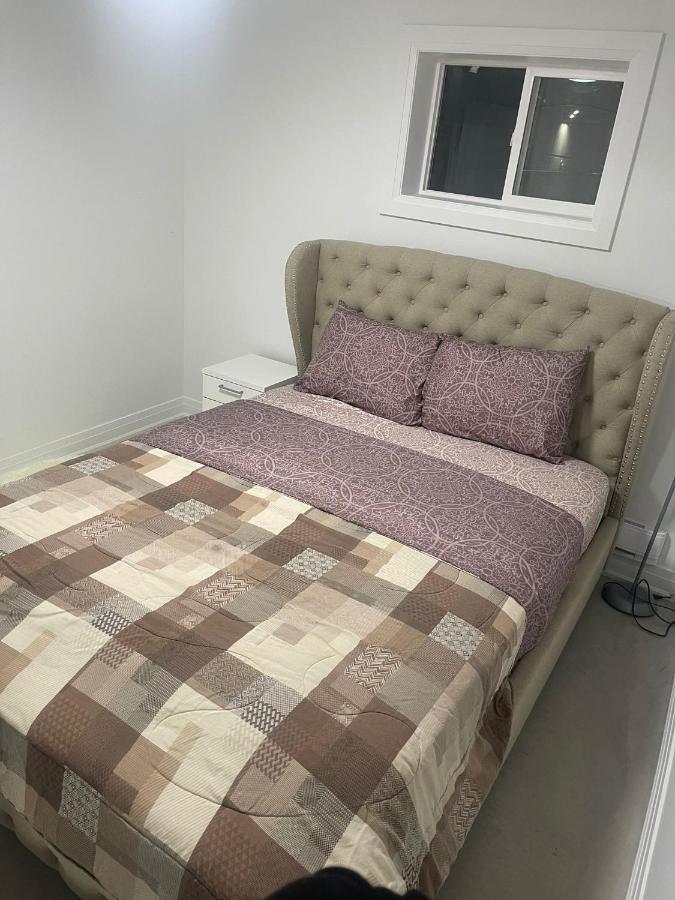 Bright Parkdale Court - Little Portugal W/ Free Parking Appartamento Toronto Esterno foto