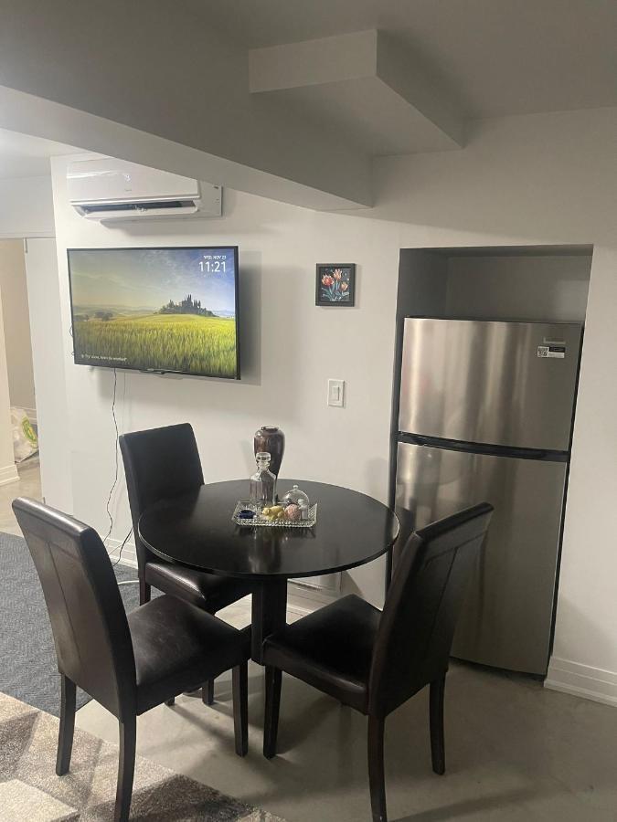 Bright Parkdale Court - Little Portugal W/ Free Parking Appartamento Toronto Esterno foto