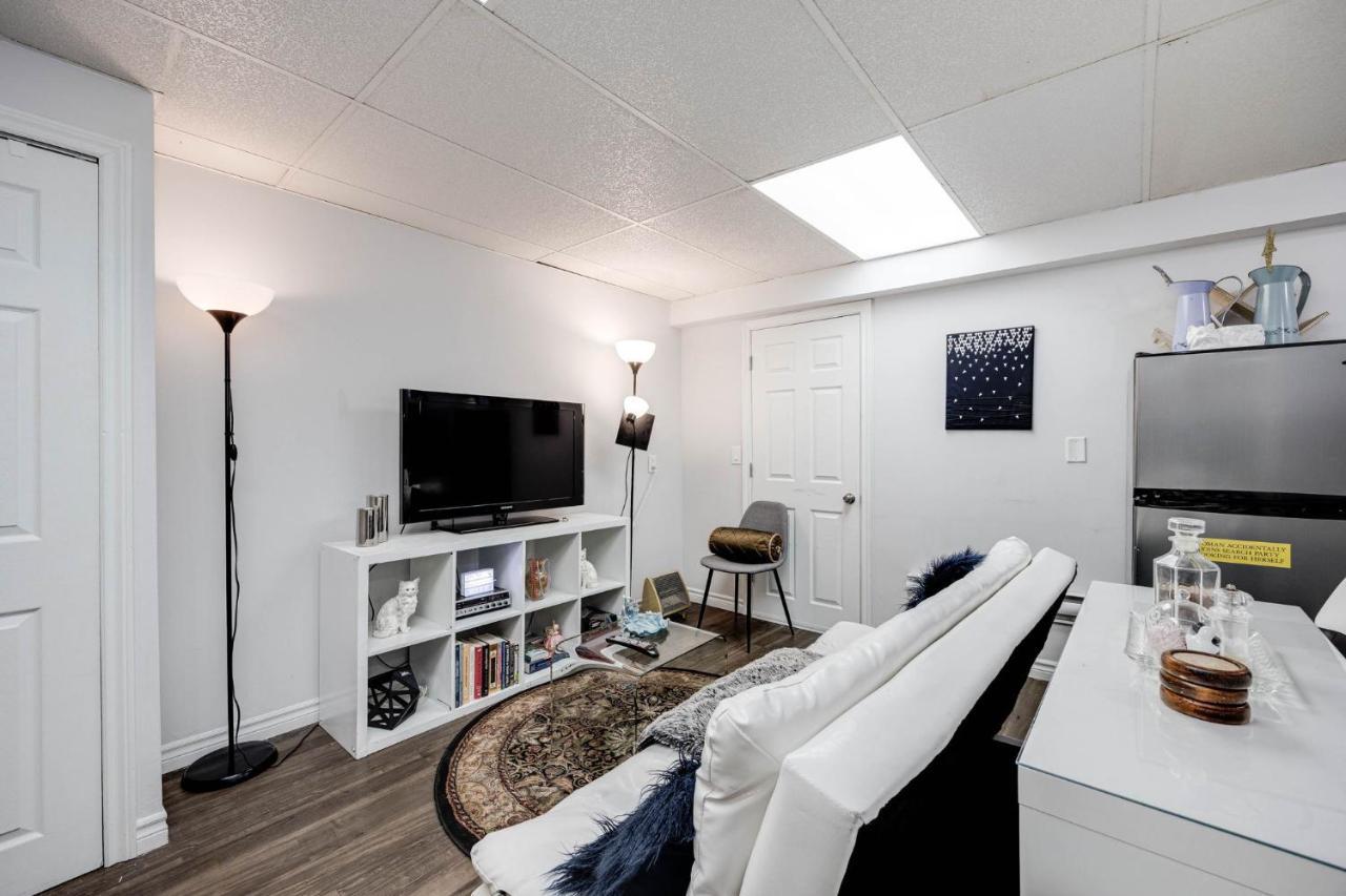 Bright Parkdale Court - Little Portugal W/ Free Parking Appartamento Toronto Esterno foto