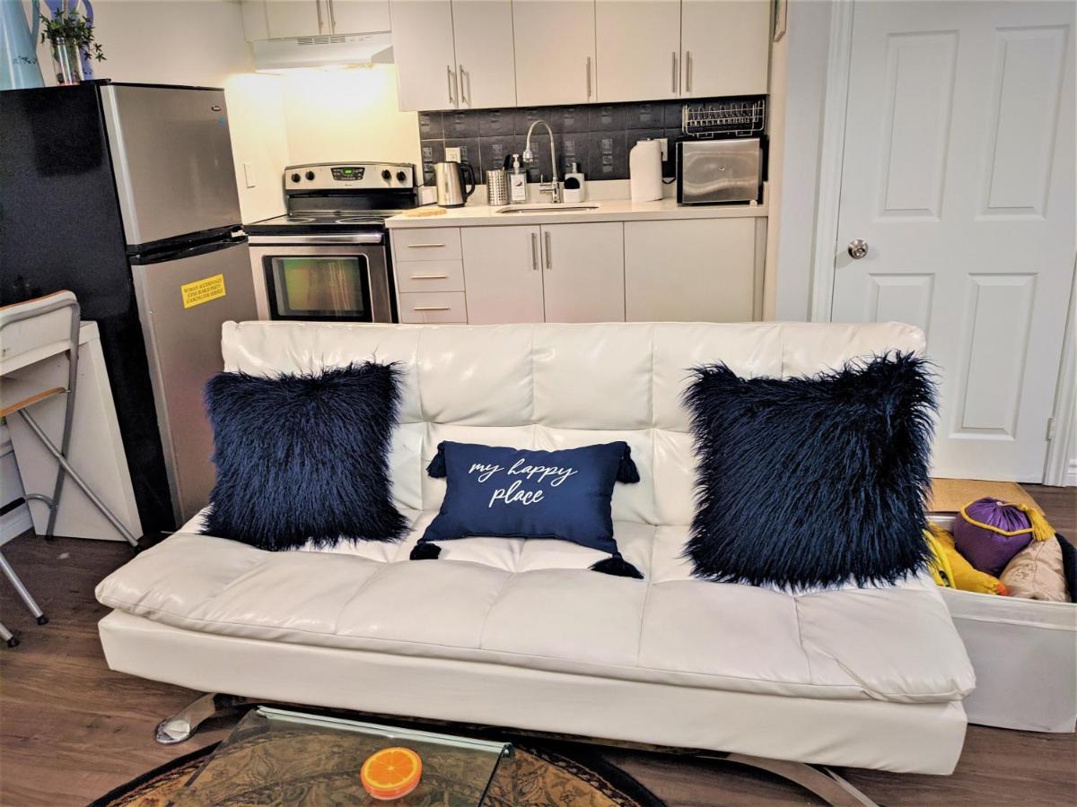 Bright Parkdale Court - Little Portugal W/ Free Parking Appartamento Toronto Esterno foto