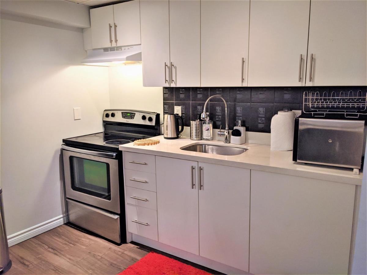 Bright Parkdale Court - Little Portugal W/ Free Parking Appartamento Toronto Esterno foto