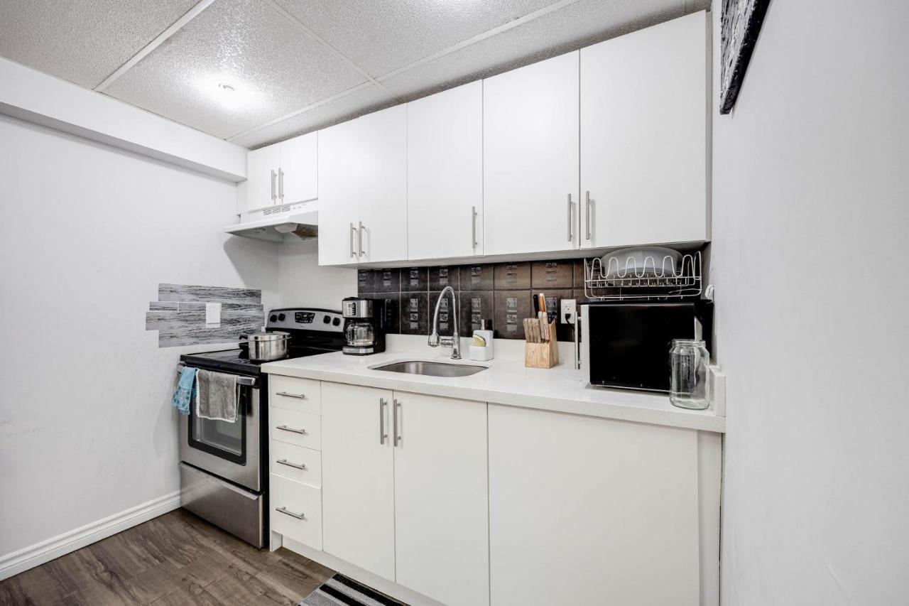Bright Parkdale Court - Little Portugal W/ Free Parking Appartamento Toronto Esterno foto